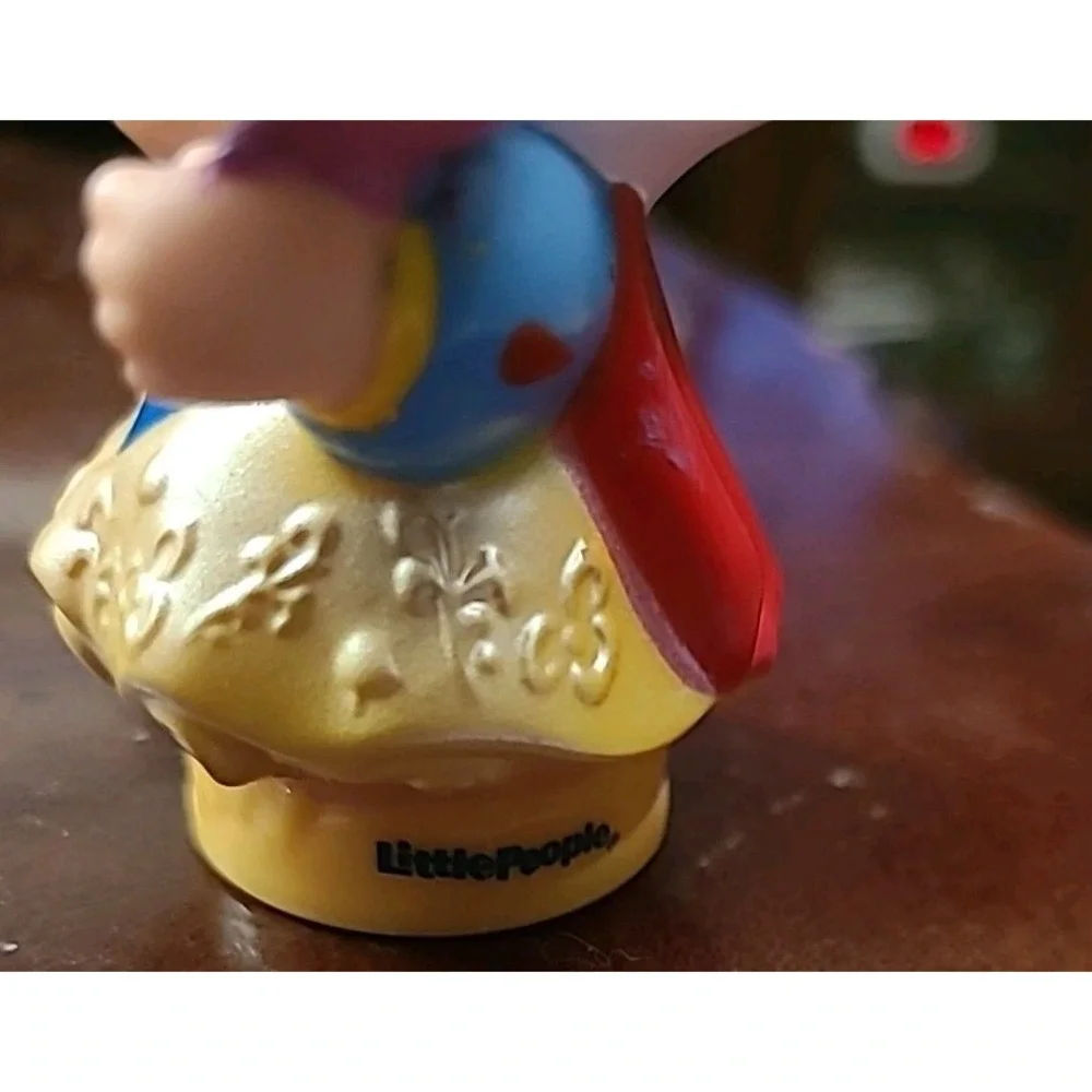 Fisher Price Little People Disney Princess SNOW  WHITE Figure Purple Bird 2016